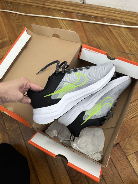 чоловічі бігові кросівки Nike Downshifter 12 DD9293 005