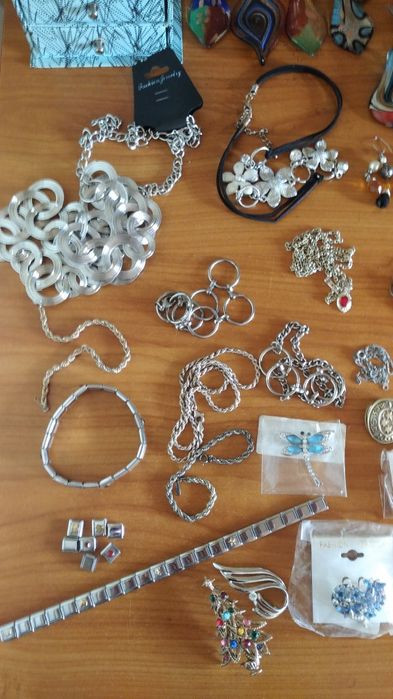 Біжутерія різноманітна