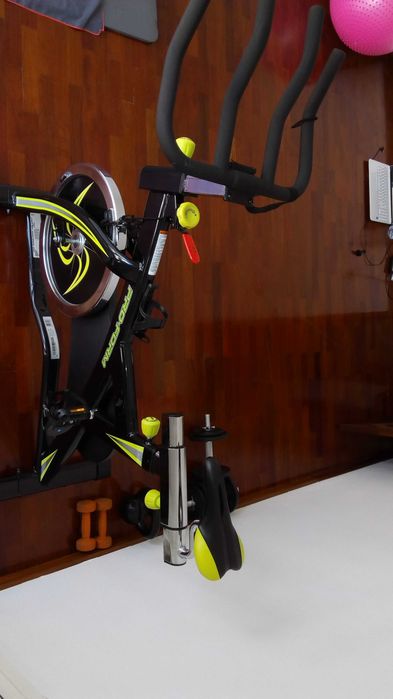 Bicicleta spinning indoor