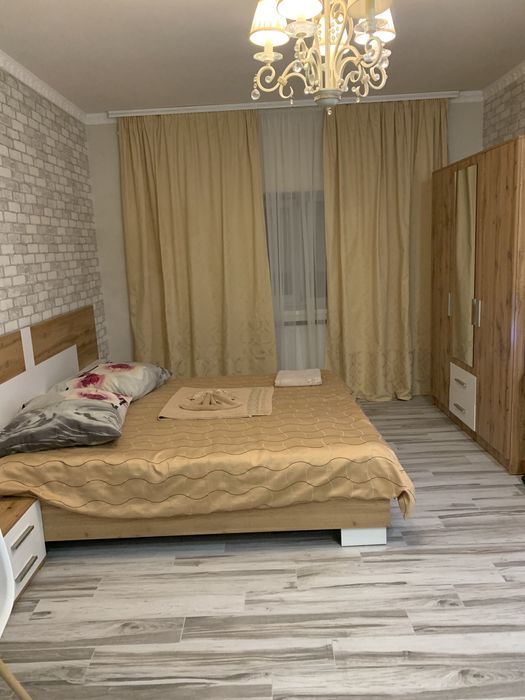 Новострой со свежим ремонтом для пары посуточно почасово