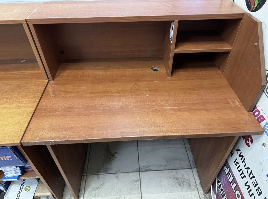 Стол с полками