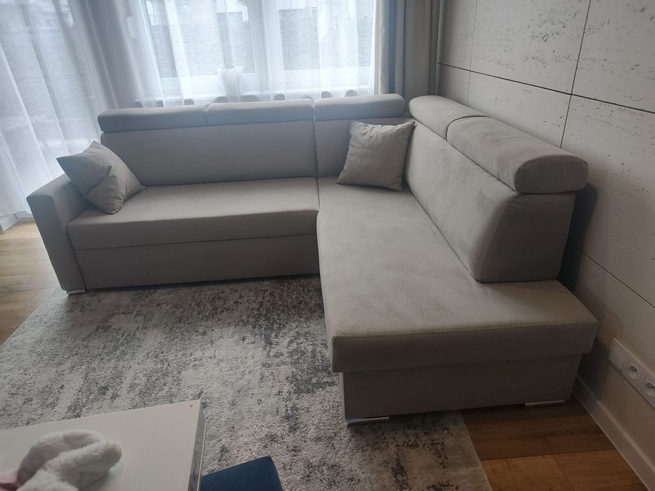 Nowoczesny i nowy narożnik prawy