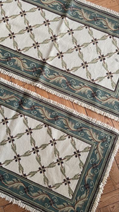 Varios tapetes arraiolos em otimo estado