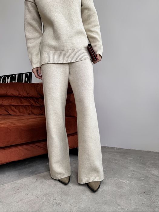 В’язаний молочний костюм теплий з вовни шерстяной вязаный костюм