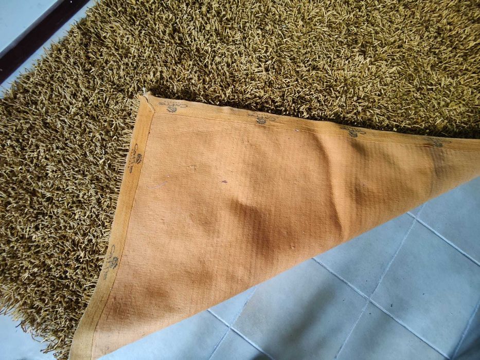 Tapete shaggy dourado tam. 160x230cm em ótimo estado