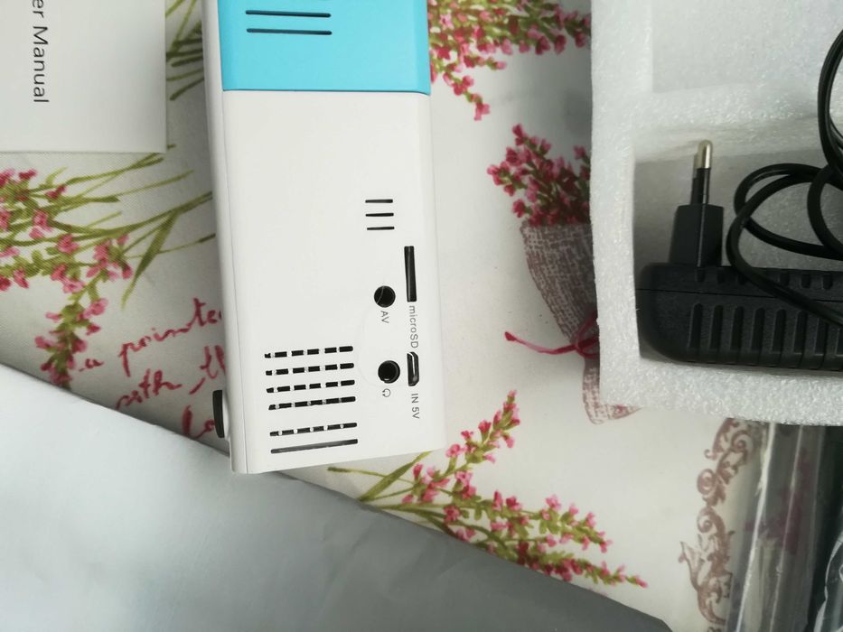 mini projetor com pouco uso