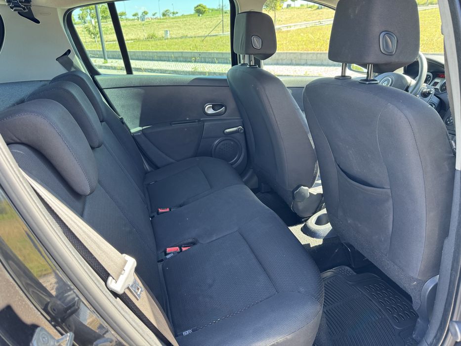 Renault Clio III 1.2 16v Authentique - 2008
