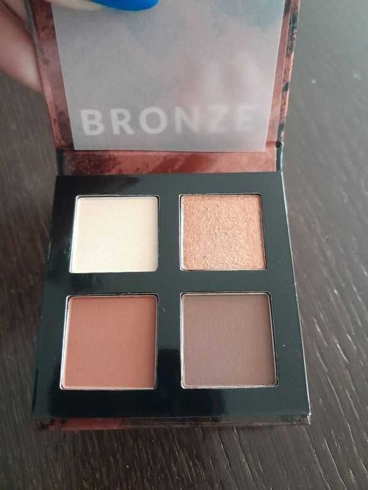 Paleta cieni do powiek Avon Ultra Colour Bronze 2,8g.