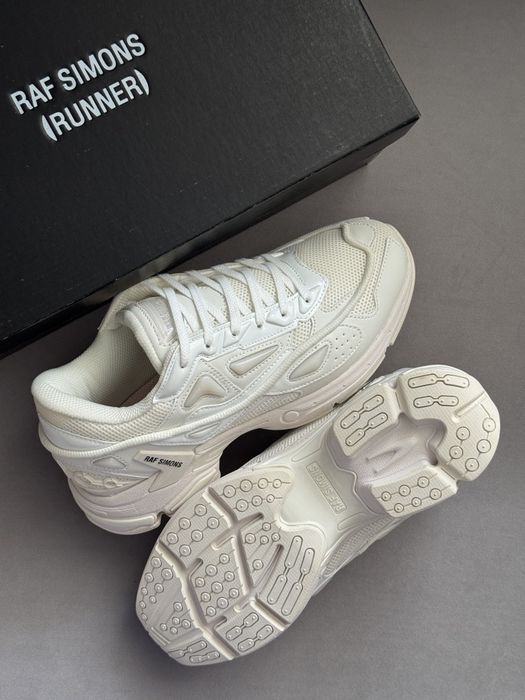 38-45 RAF SIMONS Pharaxus White Beige