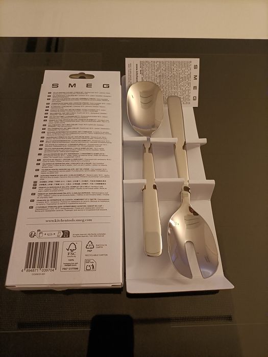 Talheres da salada novos