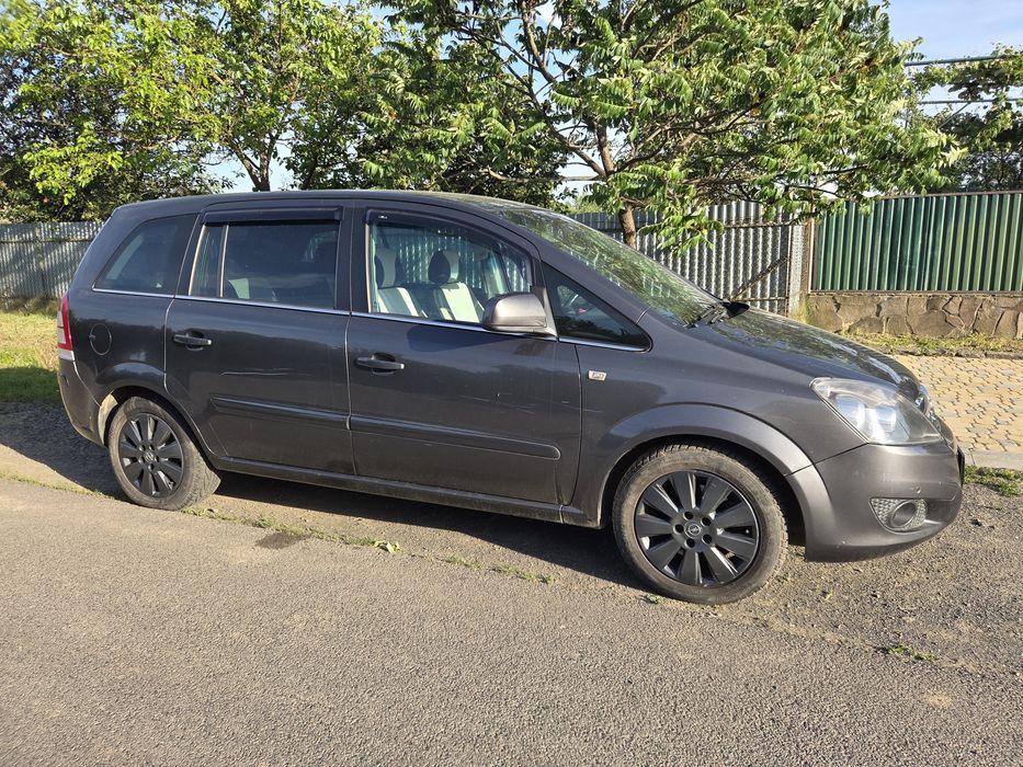 Опель ZAFIRA 2011r