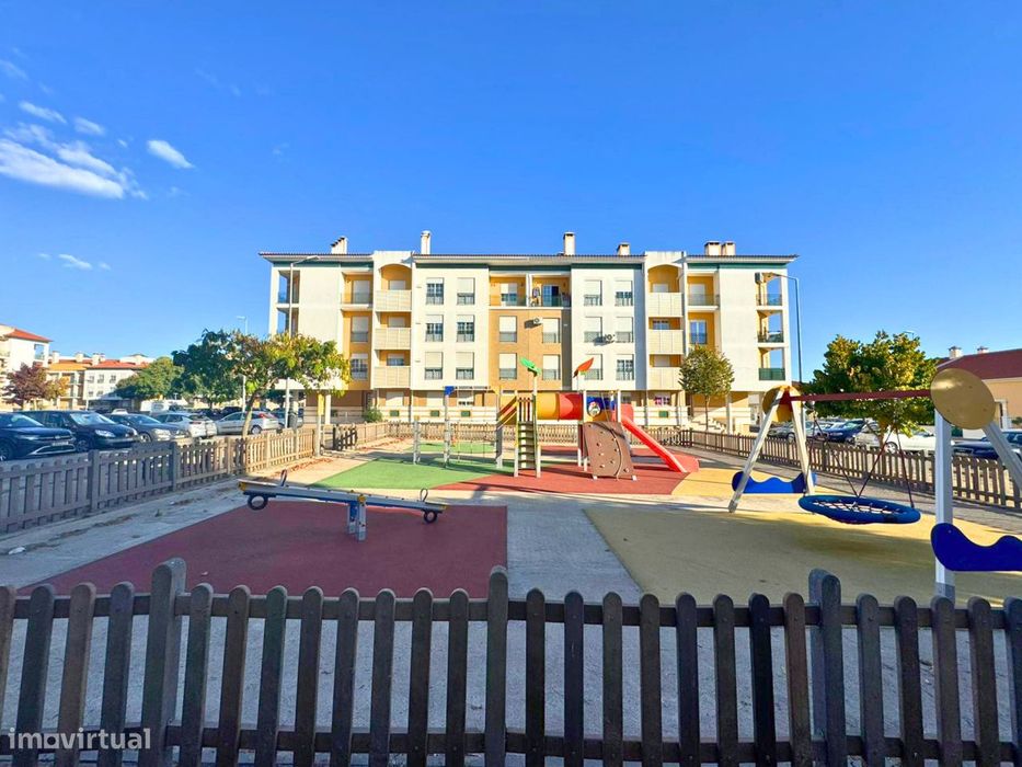 Apartamento T3 com Terraço, Arrecadação e Garagem — Almeirim, Santarém