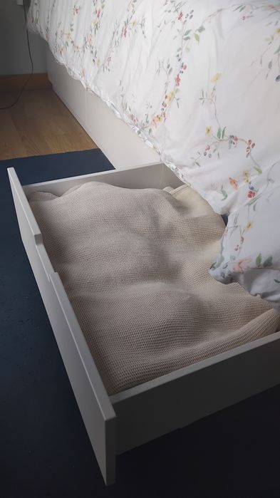 Cama de casal c/arrumação + cabeceira