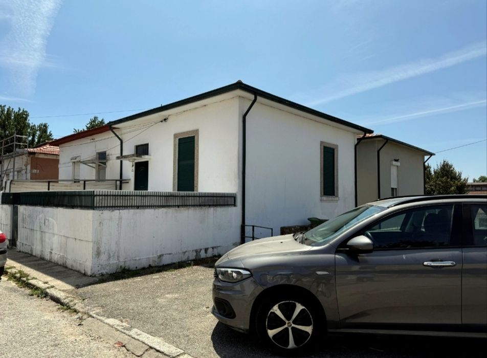 Moradia T2 C/ Terraço ao Metro de Salgueiros