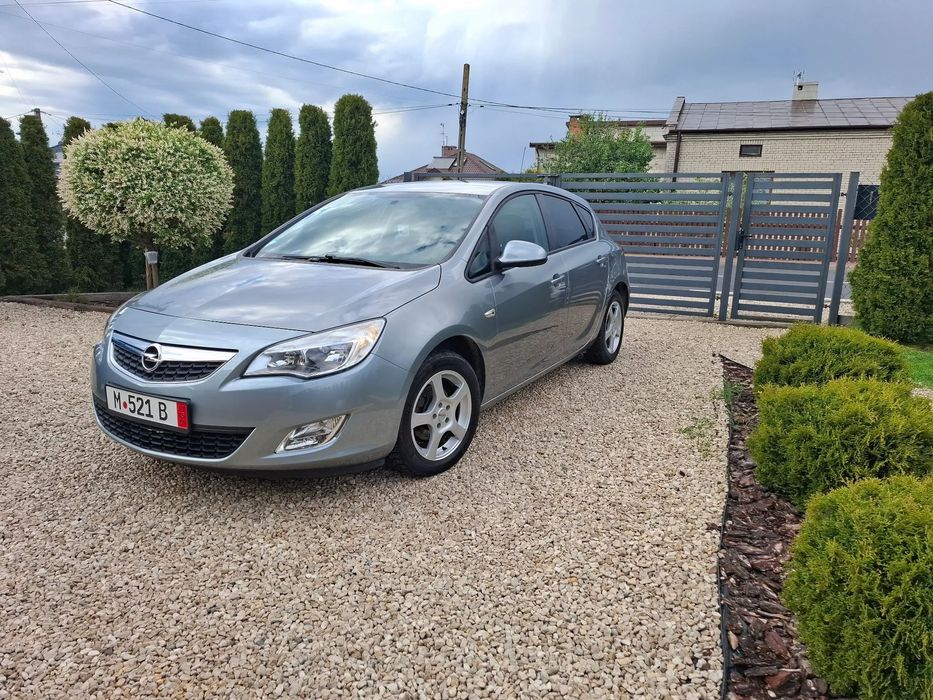 Opel Astra ZAREJESTROWANY Świeżo sprowadzona 1.4t do końca serwisowana