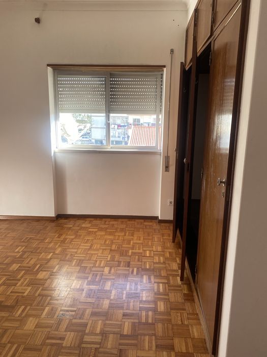 Vende-se T2_Av. Marquês de Pombal