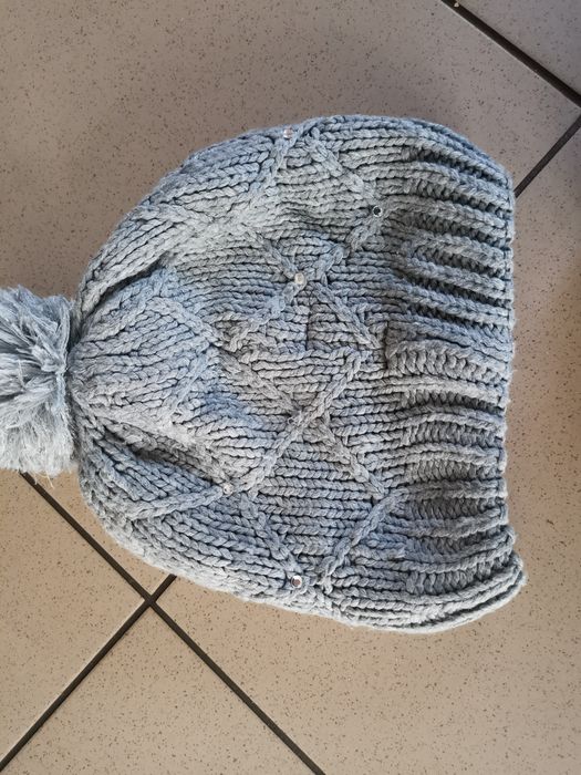 Czapka zimowa damska z pomponem Zara