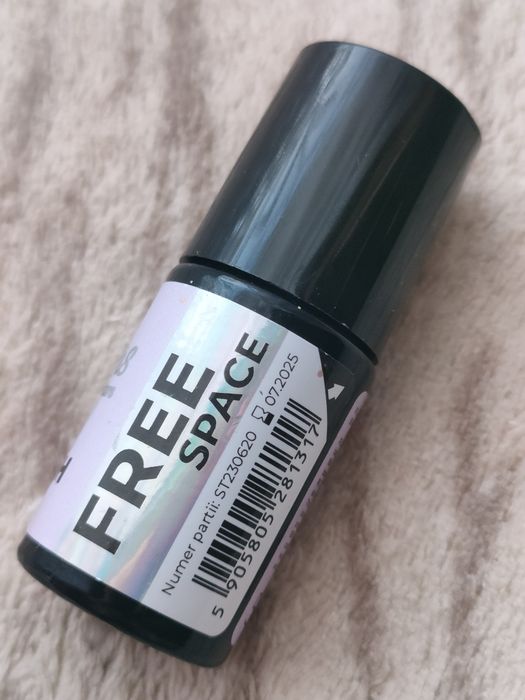 Nowy lakier hybrydowy Free Space nr 04 5ml lila jasny fiolet