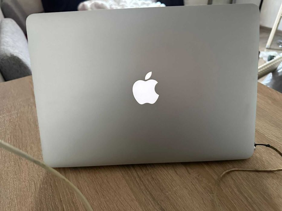 СРОЧНАЯ ПРОДАЖА Macbook Air 2015