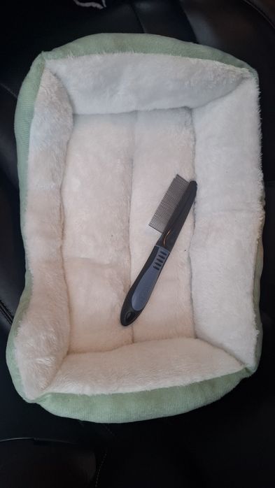 Лежанка, соєвий наповнювач, щітка, б/у