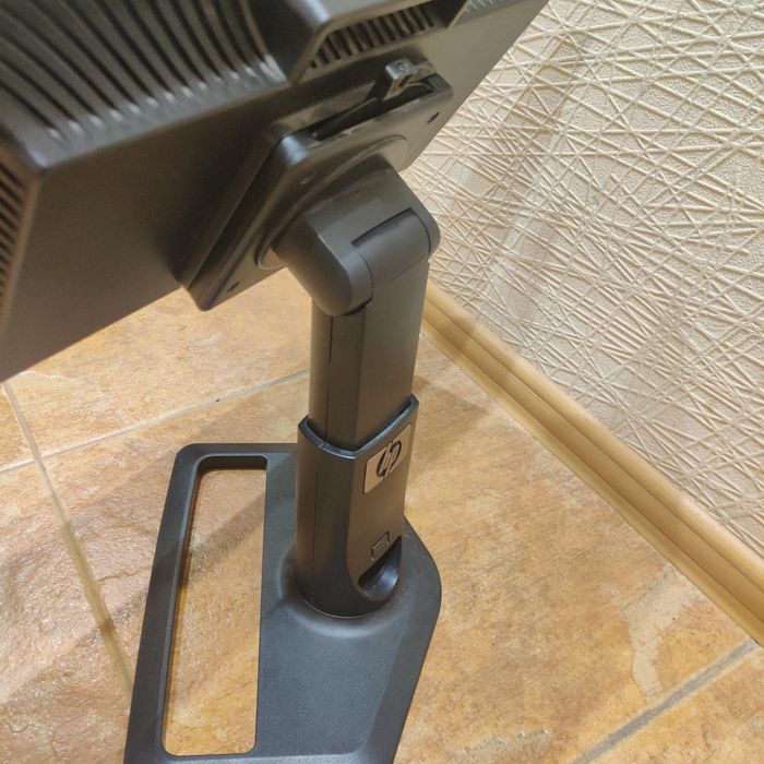 Монитор HP ZR22w