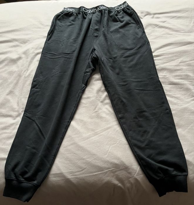 Vendo Pijama Calvin Klein.