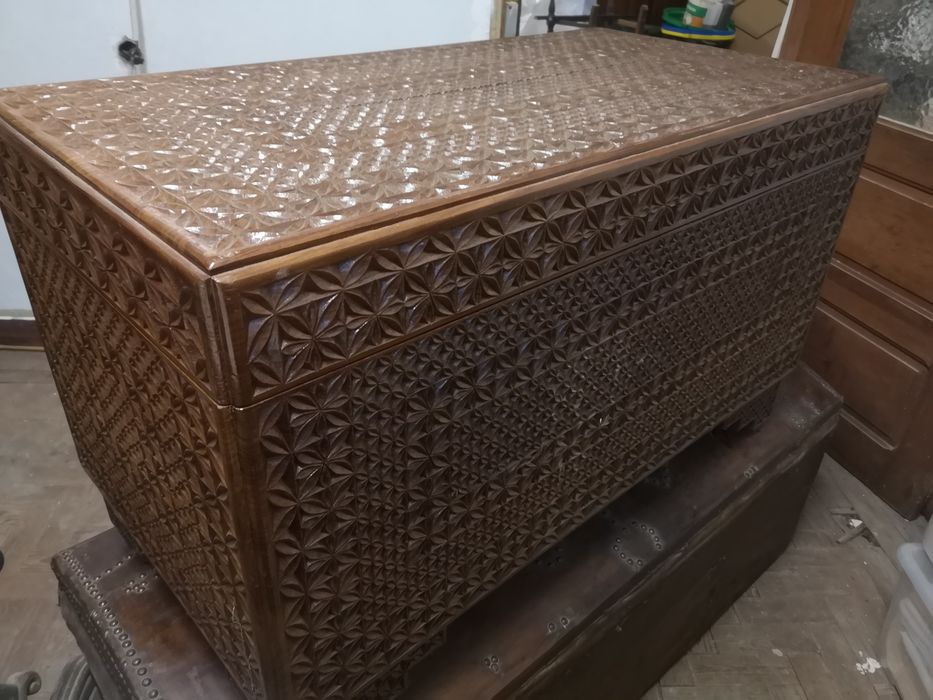 Arca baú trabalhada antiga