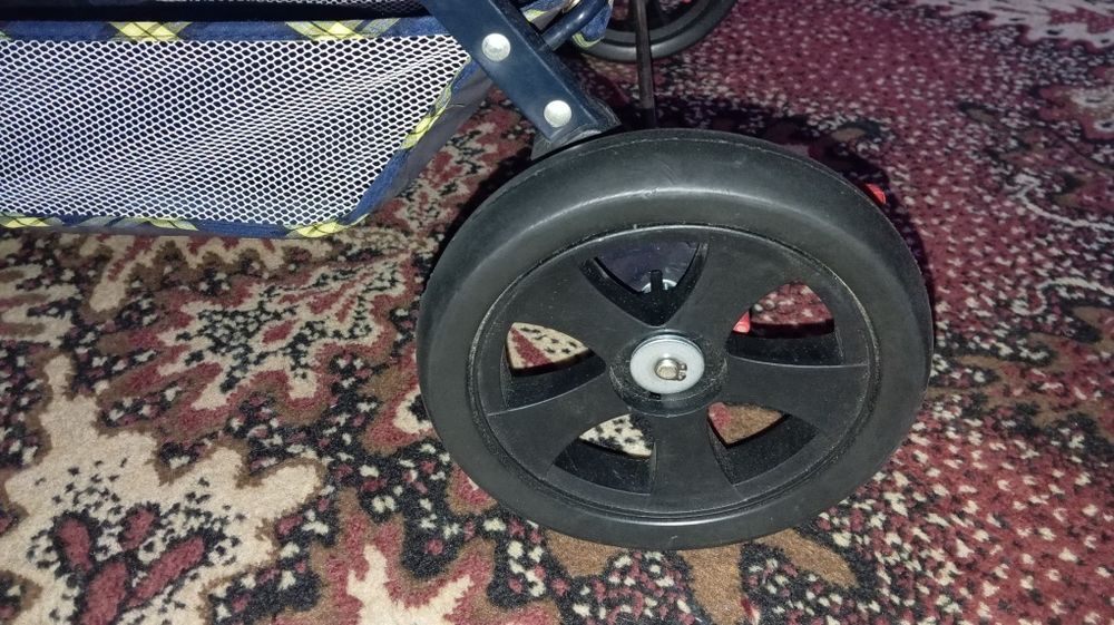 Дитяча прогулянкова коляска