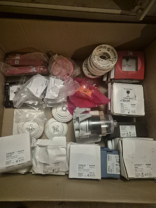 Części do systemu esser i vesda i alarmu włamania.