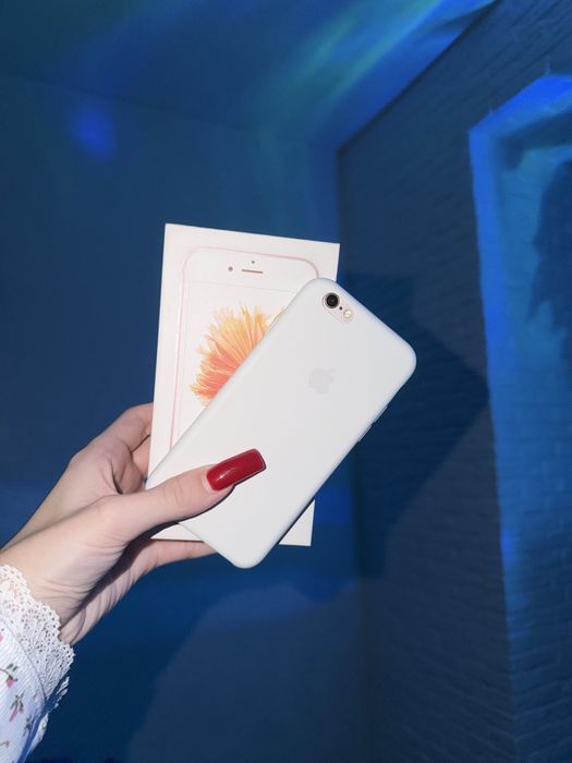 IPhone 6s -  б/у телефони та аксесуари купити