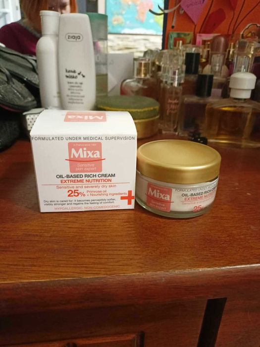 2 kremy do twarzy MIXA  Bogaty krem odżywczy z olejkiem 25%