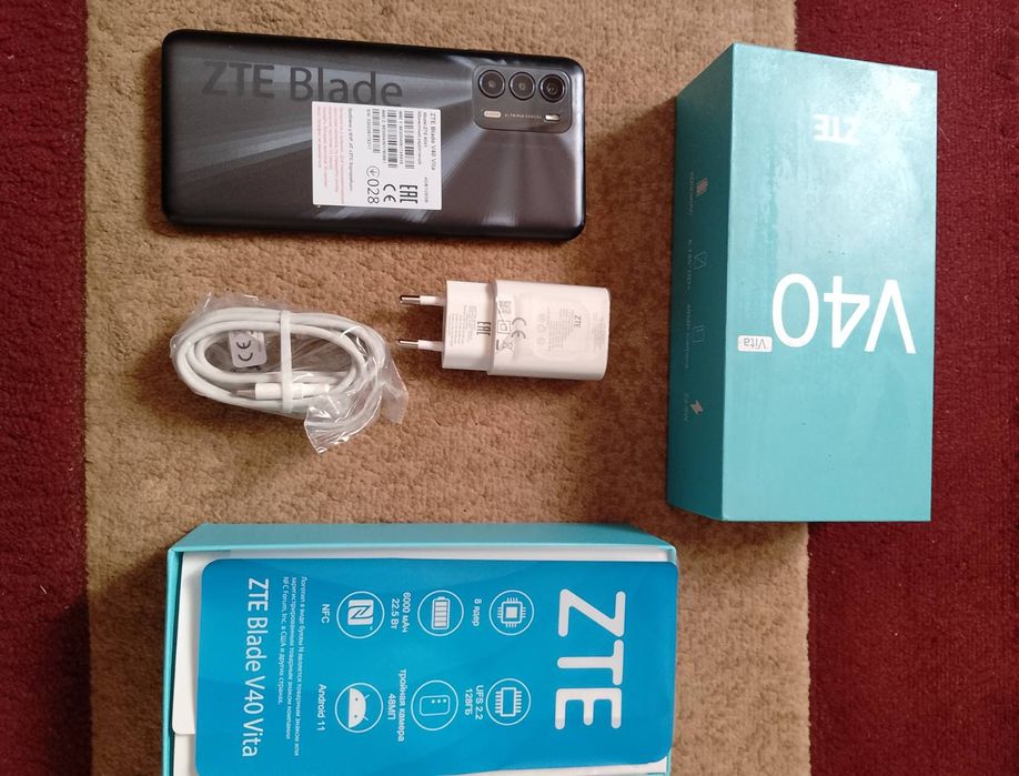 Смартфон ZTE Blade V40  6/128GB