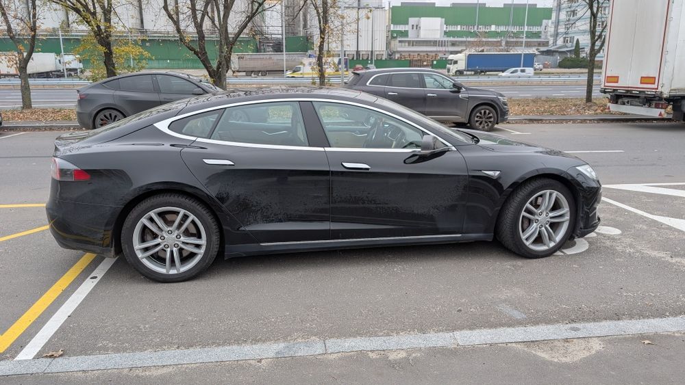 Tesla model S 85