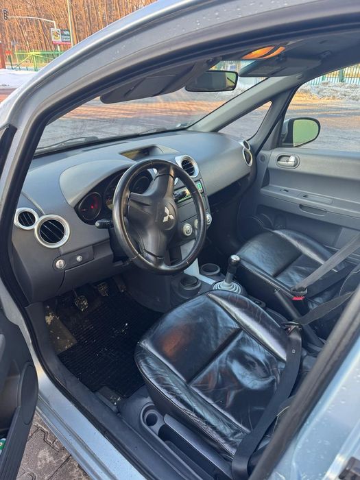 Mitsubishi colt 1.5  benzya