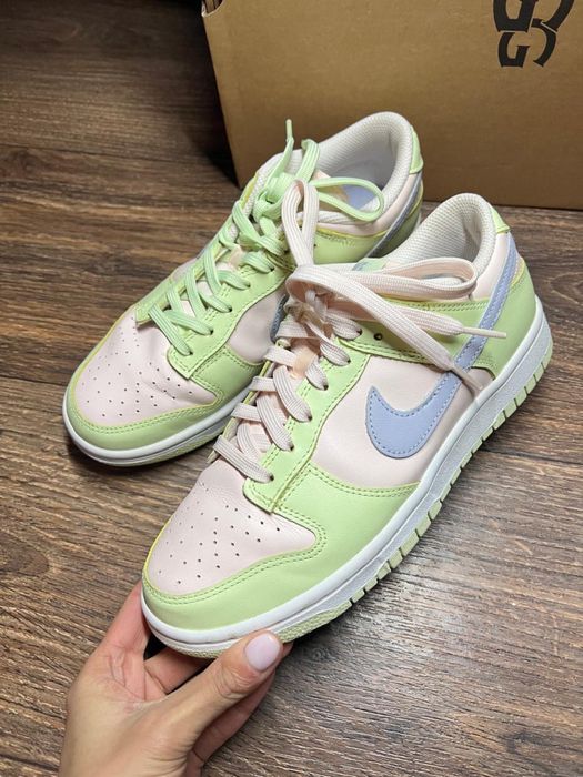 Жіночі кросівки Nike