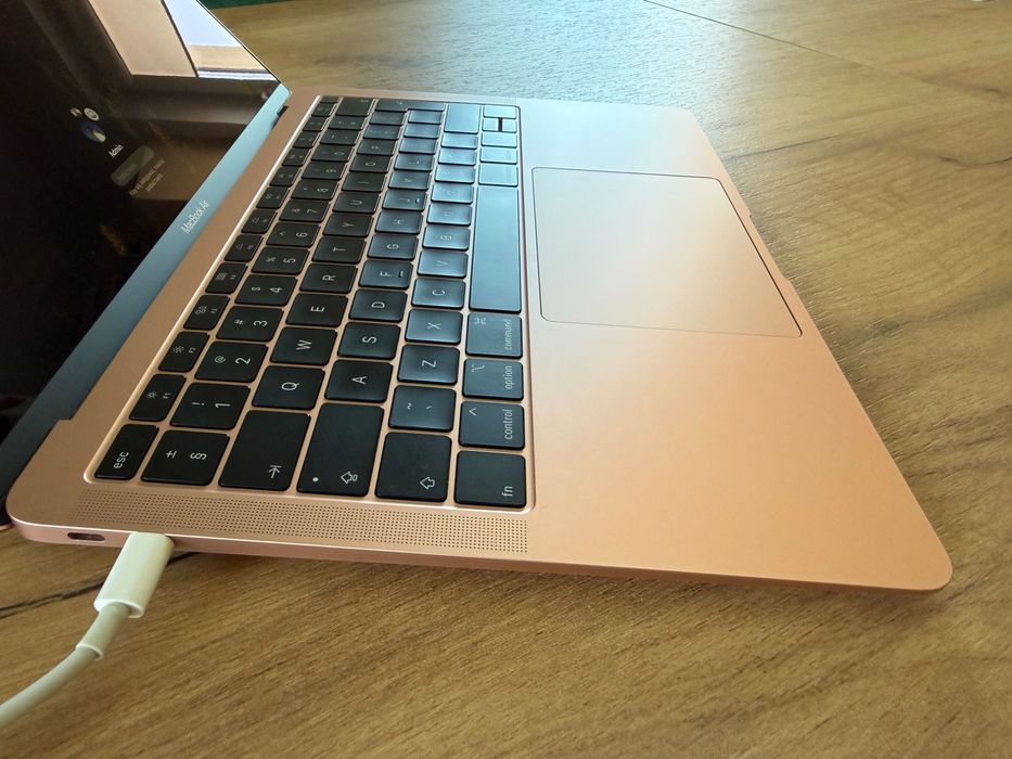 MacBook Air 2018 złoty róż - stan jak nowy