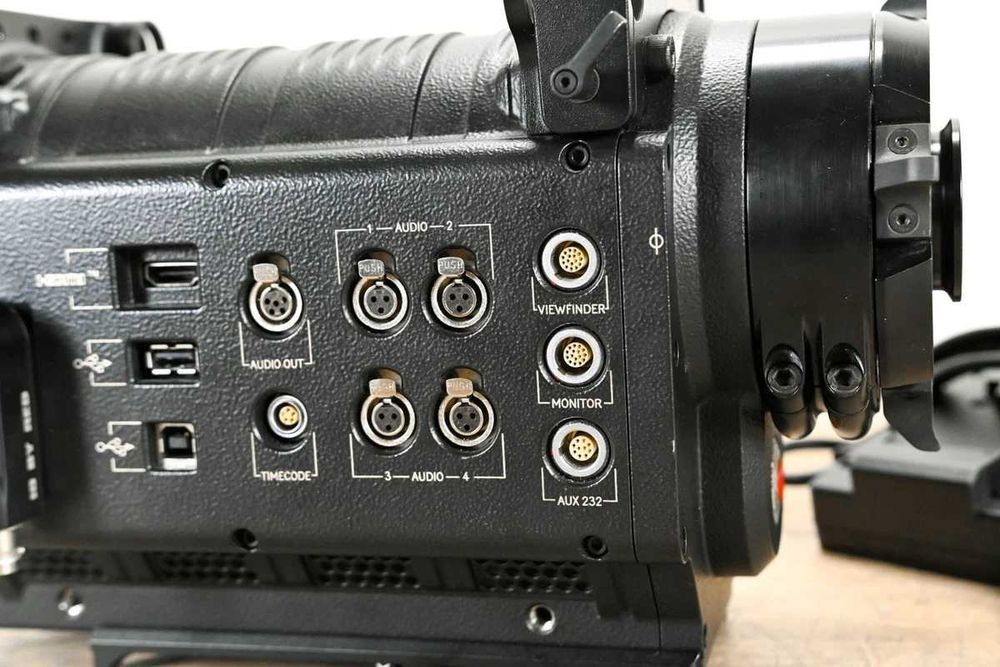 Câmera de cinema digital RAVEN 4.5K com tela LCD sensível ao toque CG003GM