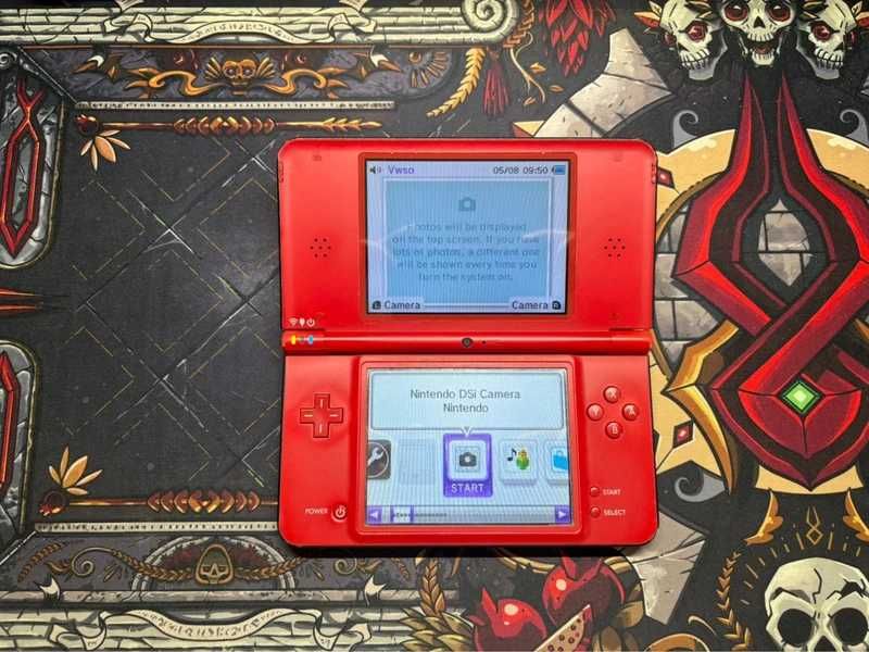 Nintendo DSi XL - Super Mario Bros 25th Anniversary Edition