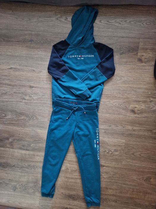 Dres Tommy Hilfiger 152 cm polecam