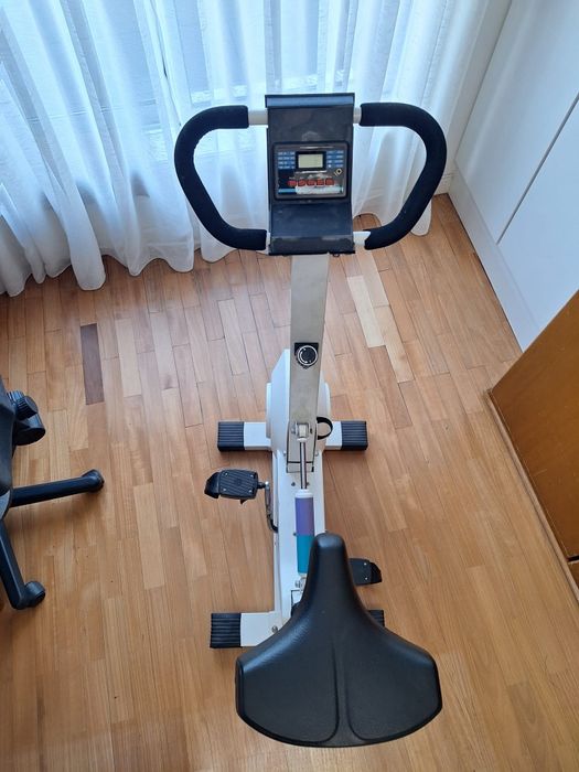 Vendo bicicleta estática  usada em muito bom estado