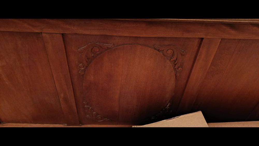 Móvel sala, televisão, cama antiga, mesa de centro, mesinha retangular, cómoda antiga e mesa cozinha
