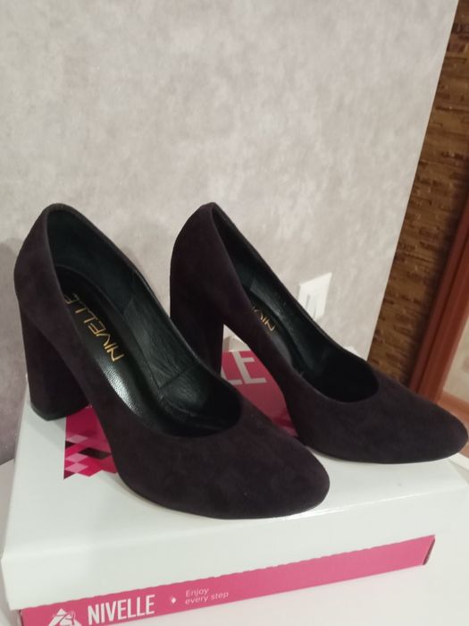Натуральні замшеві туфлі Nivelle