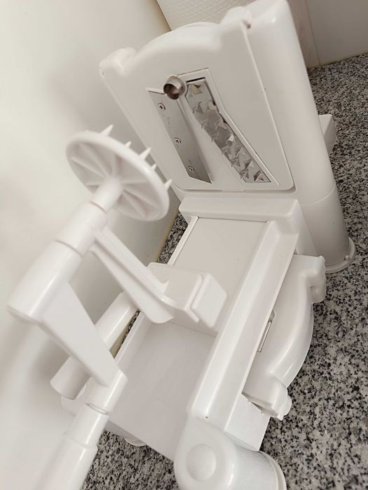 Espiralizador KitchenCraft para criar espirais de vegetais.