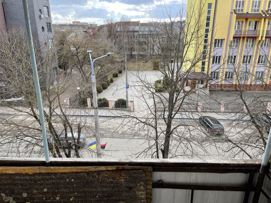 Підселення в окрему кімнату до дівчат у 3-ну квартиру за суперціною