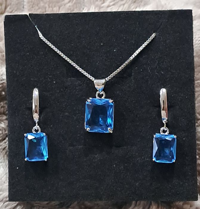 Varios conjuntos de colar e brincos em prata 925