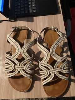 Sandalias Natura, beje e dourado