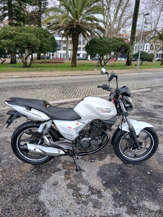 Keeway rks 125 de garagem