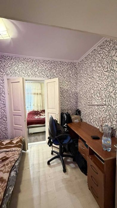 Продається  двокімнатна квартира в Чорноморці, в 5 хвилинах від моря.