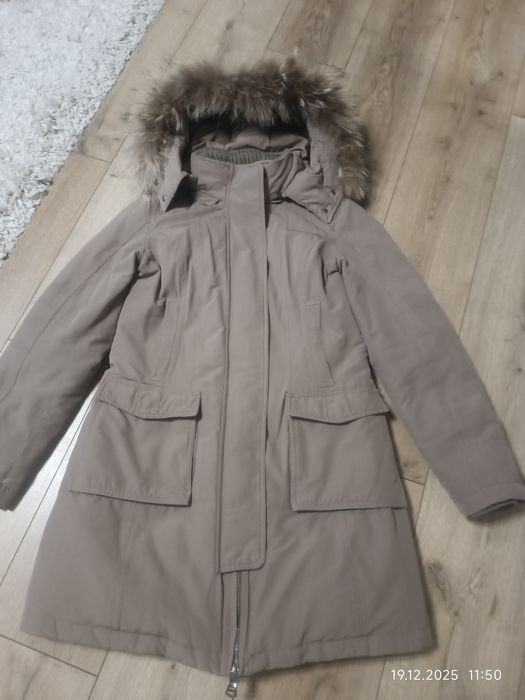 Жіноча пухова парка фірми Hox