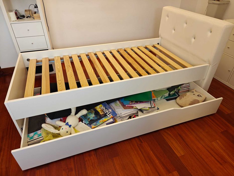 Łóżko młodzieżowe Meblik Tapicerowane Białe Materac 190x90 Szuflada